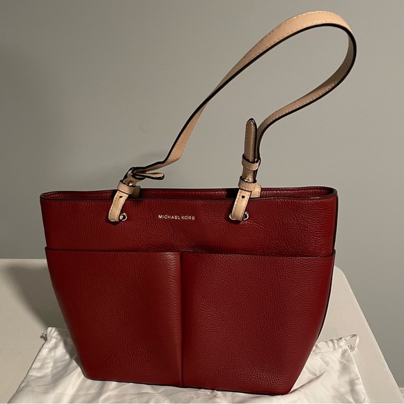 Gorgeous Fall Burgundy Michael Kors Bedford Medium Pebbled Leather Tote - Picture 2 of 6